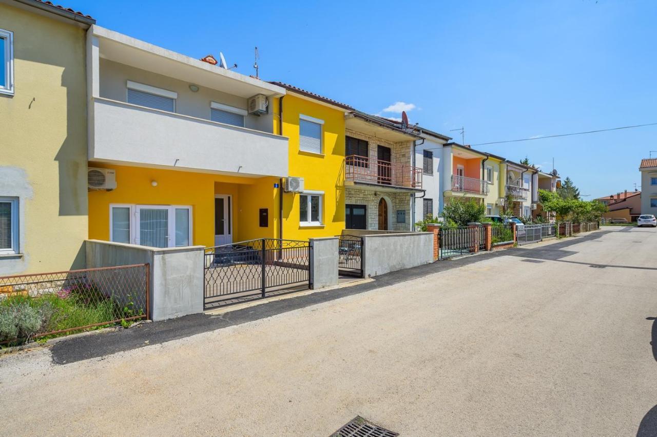 House With Apartments Mila Umago Exterior foto