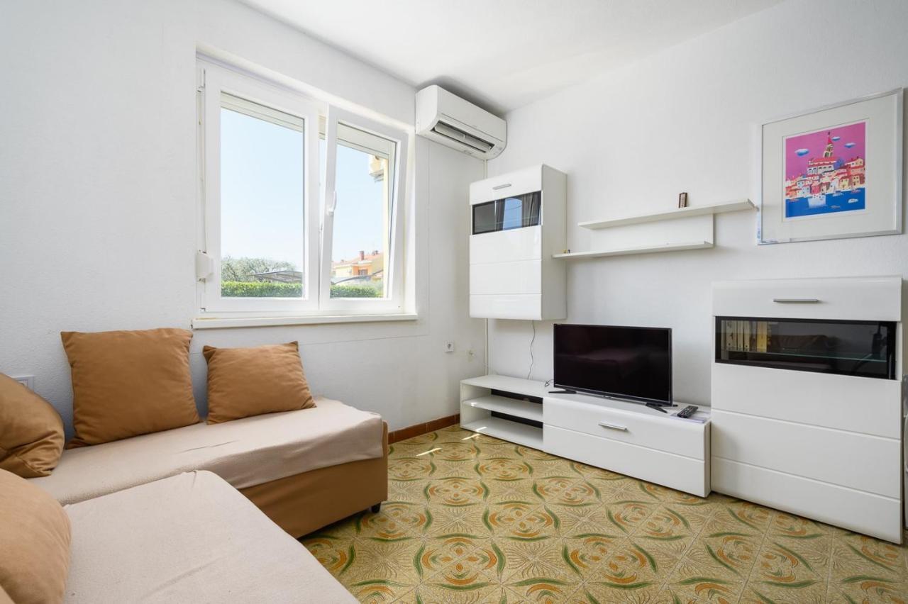 House With Apartments Mila Umago Exterior foto