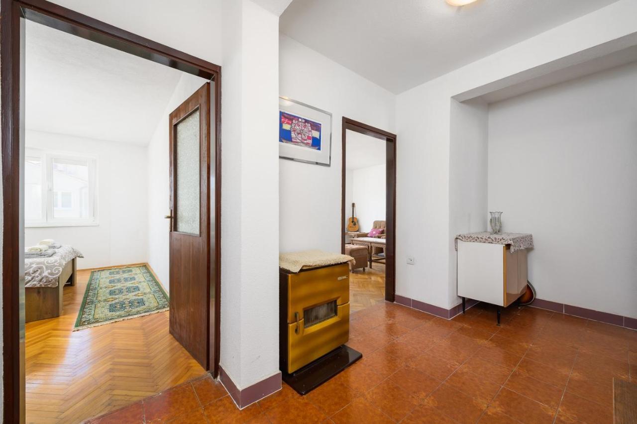 House With Apartments Mila Umago Exterior foto