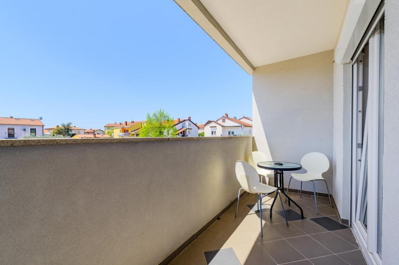 House With Apartments Mila Umago Exterior foto